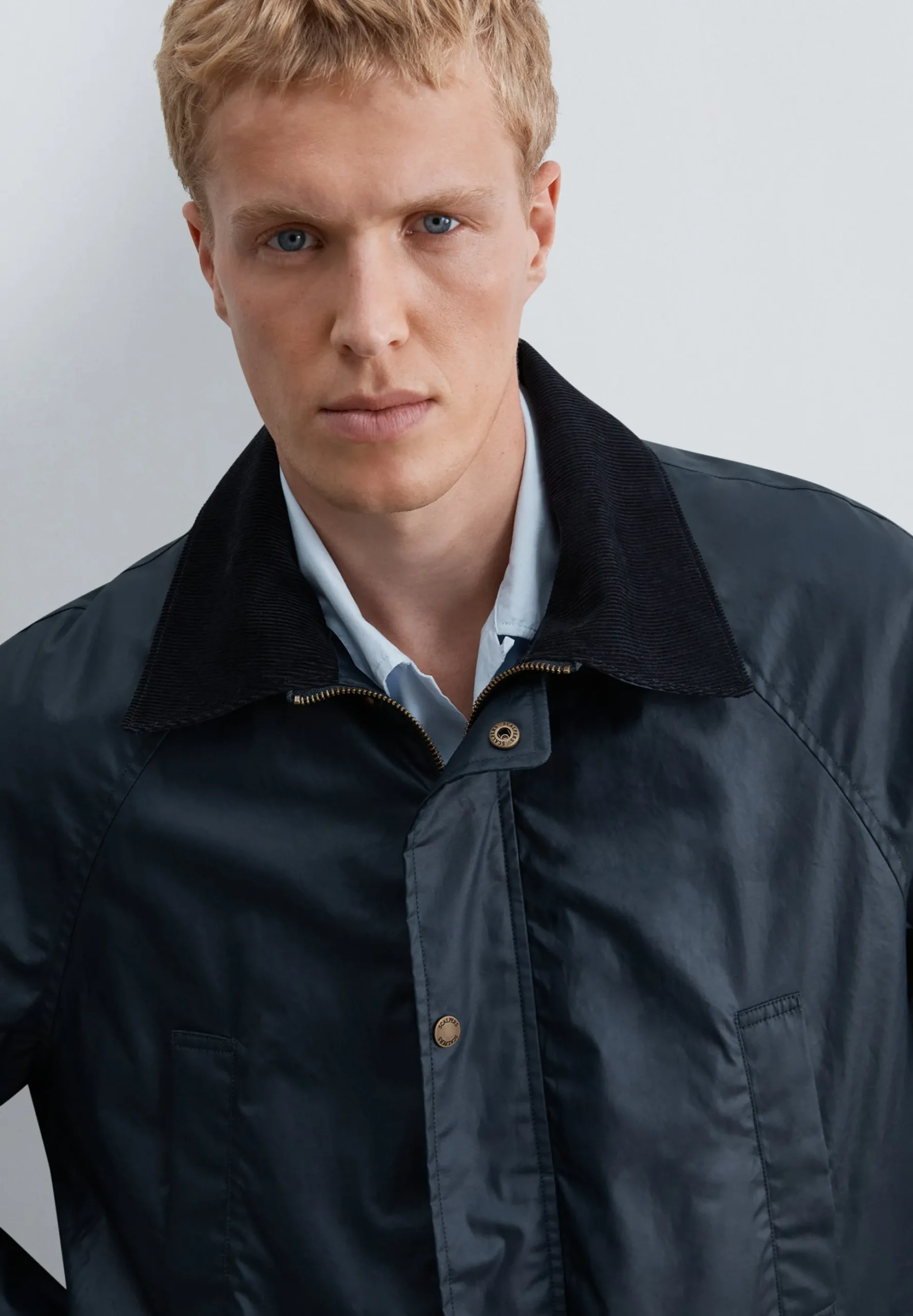 CHAQUETA RESINADA CUELLO PANA