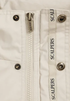 CHAQUETA TÉCNICA CON CAPUCHA OCULTA