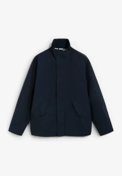 CHAQUETA TÉCNICA IMPERMEABLE CUELLO ALTO