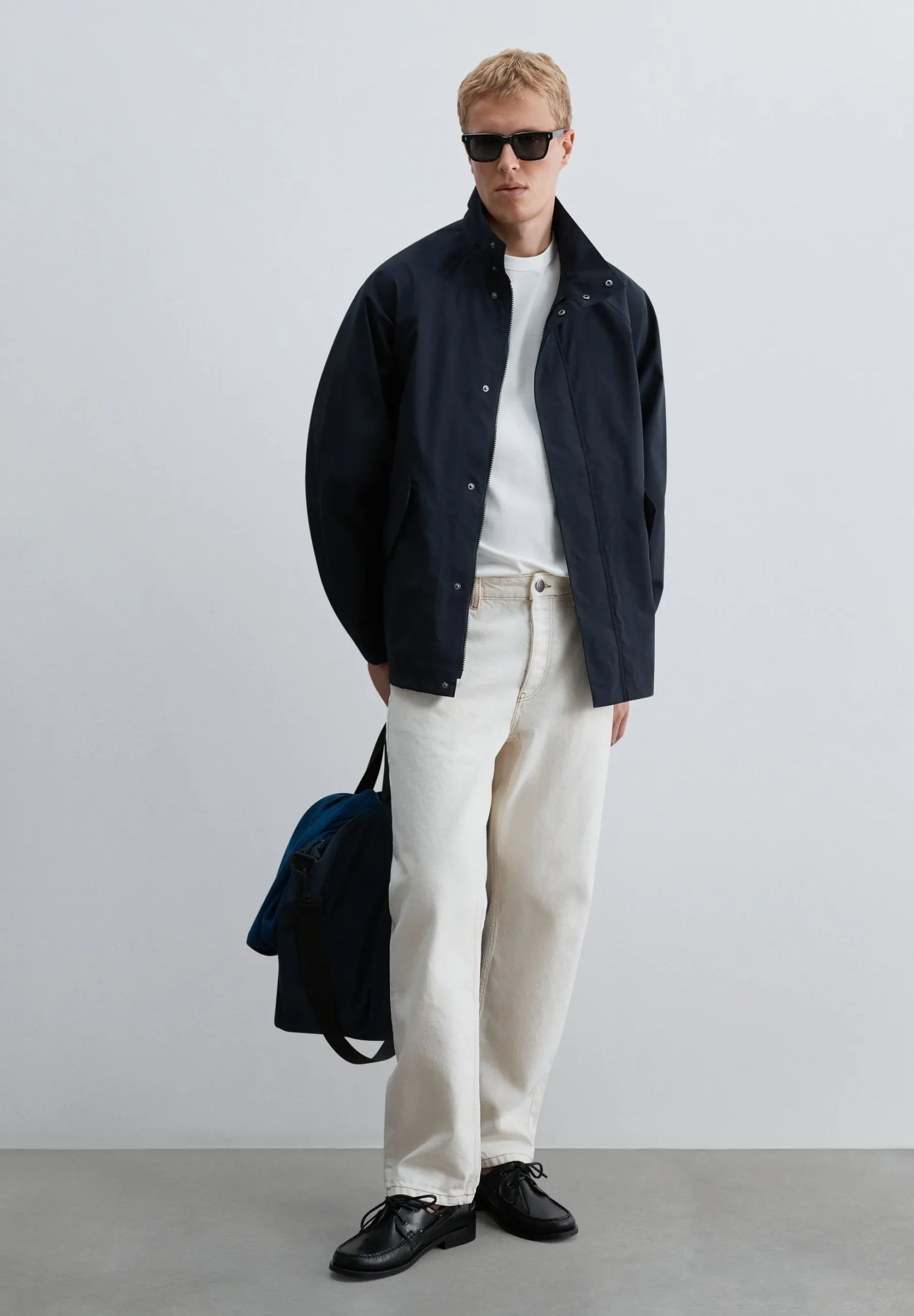 CHAQUETA TÉCNICA IMPERMEABLE CUELLO ALTO