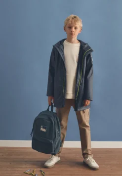 CHUBASQUERO IMPERMEABLE CON CAPUCHA