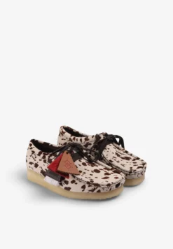CLARKS | ZAPATOS WALLABEE COW PRINT MUJER