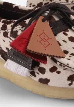 CLARKS | ZAPATOS WALLABEE COW PRINT MUJER