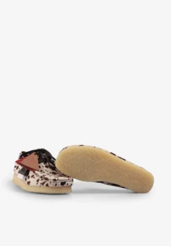 CLARKS | ZAPATOS WALLABEE COW PRINT MUJER