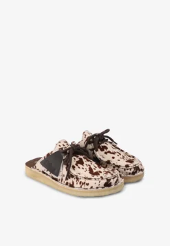 CLARKS | ZUECO NOMAD COW PRINT MUJER