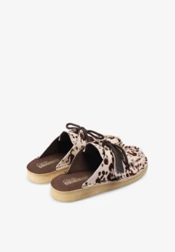 CLARKS | ZUECO NOMAD COW PRINT MUJER