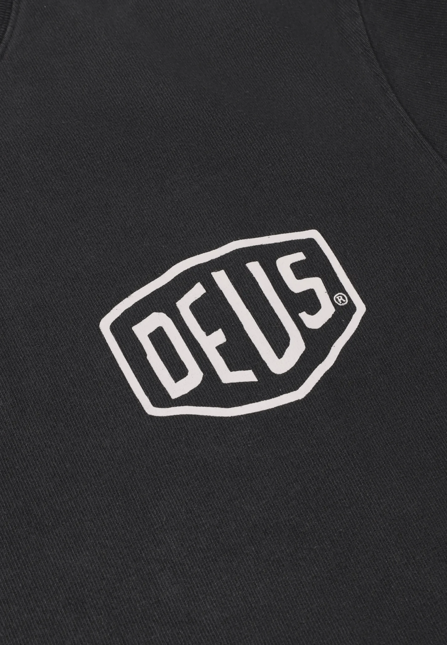 DEUS EX MACHINA | CAMISETA SHIELD GD