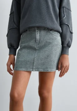 FALDA CORTA DENIM ESTAMPADA