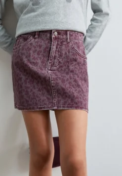 FALDA CORTA DENIM ESTAMPADA