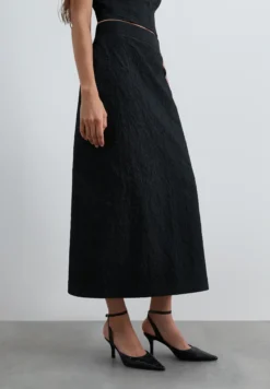 FALDA MIDI BORDADOS