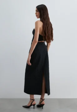 FALDA MIDI BORDADOS