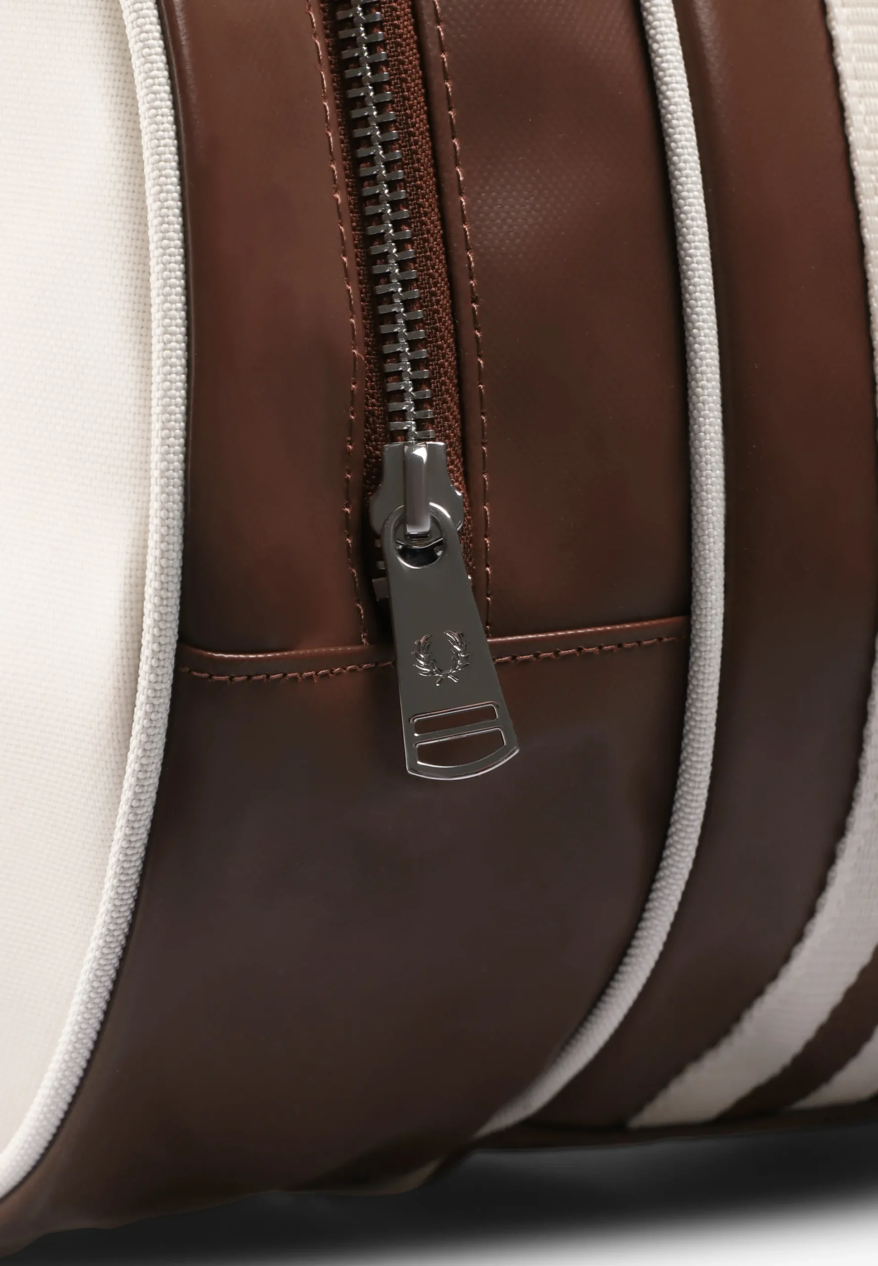 FRED PERRY | BOLSA CLASSIC BARREL