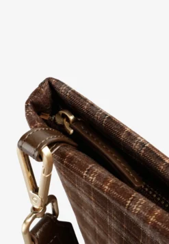 FUNDA PARA PORTÁTIL DE CUADRO INGLÉS