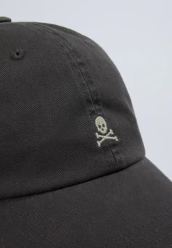 GORRA CALAVERA BORDADA