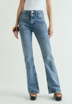 JEANS BOLSILLO ASIMÉTRICO