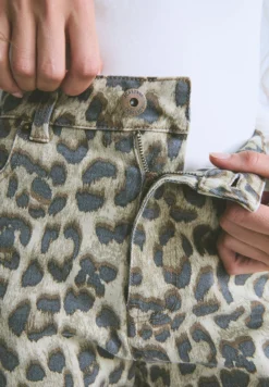 JEANS BOOTCUT ANIMAL PRINT