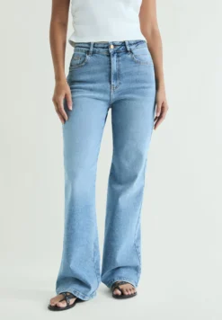 JEANS BOOTCUT RELAXED
