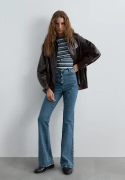 JEANS BOOTCUT TIRO ALTO