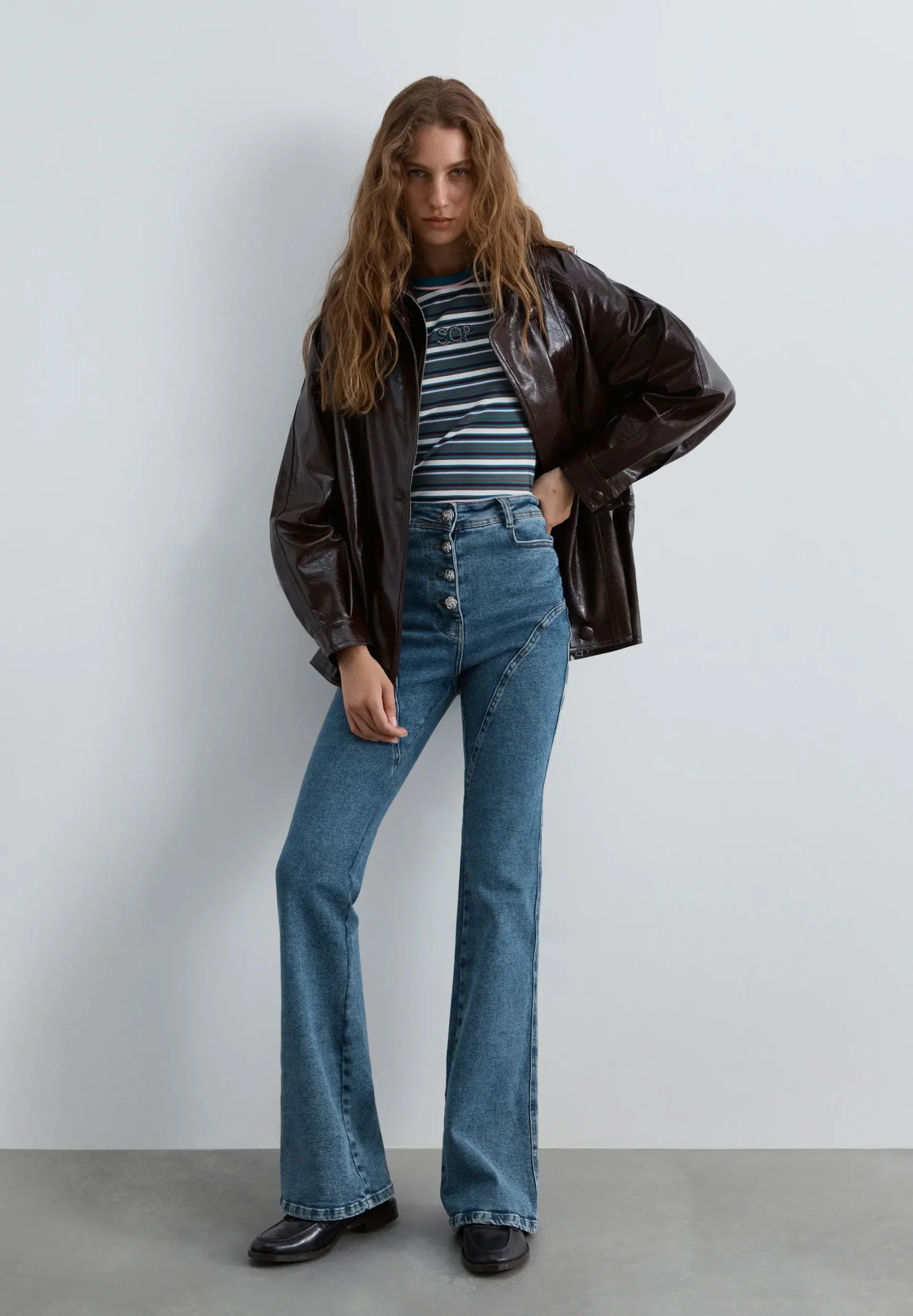 JEANS BOOTCUT TIRO ALTO