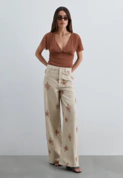 JEANS BORDADOS FLORALES