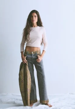 JEANS DETALLE PAISLEY