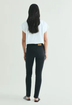 JEANS SKINNY BOTONES