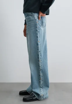 JEANS WIDE LEG TACHUELAS