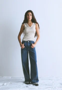 JEANS WIDE LEG TIRAS LATERALES