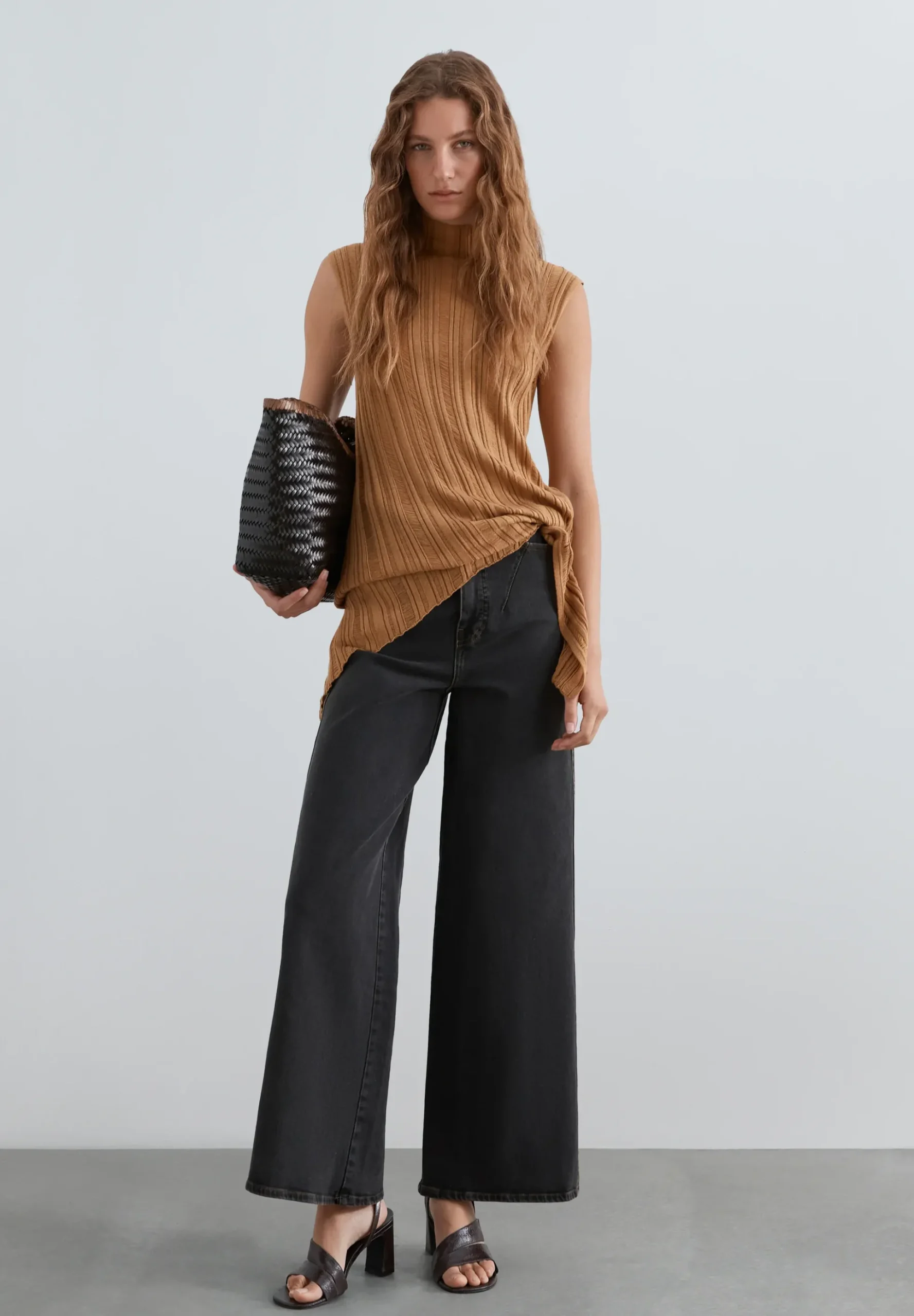 JEANS WIDE LEG TIRO ALTO