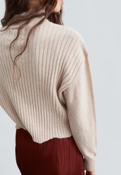 JERSEY CANALÉ CUELLO ALTO