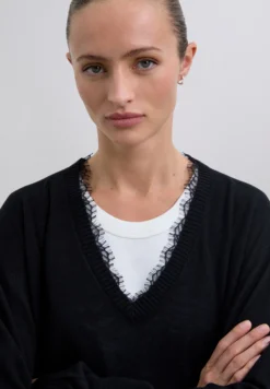JERSEY ESCOTE V ENCAJE