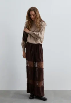 JERSEY LANA DETALLE CUELLO