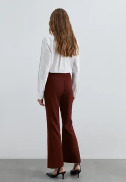PANTALÓN ANKLE FLARE