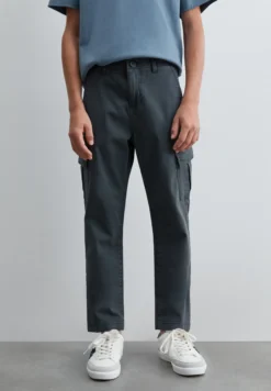 PANTALÓN CARGO SLIM FIT