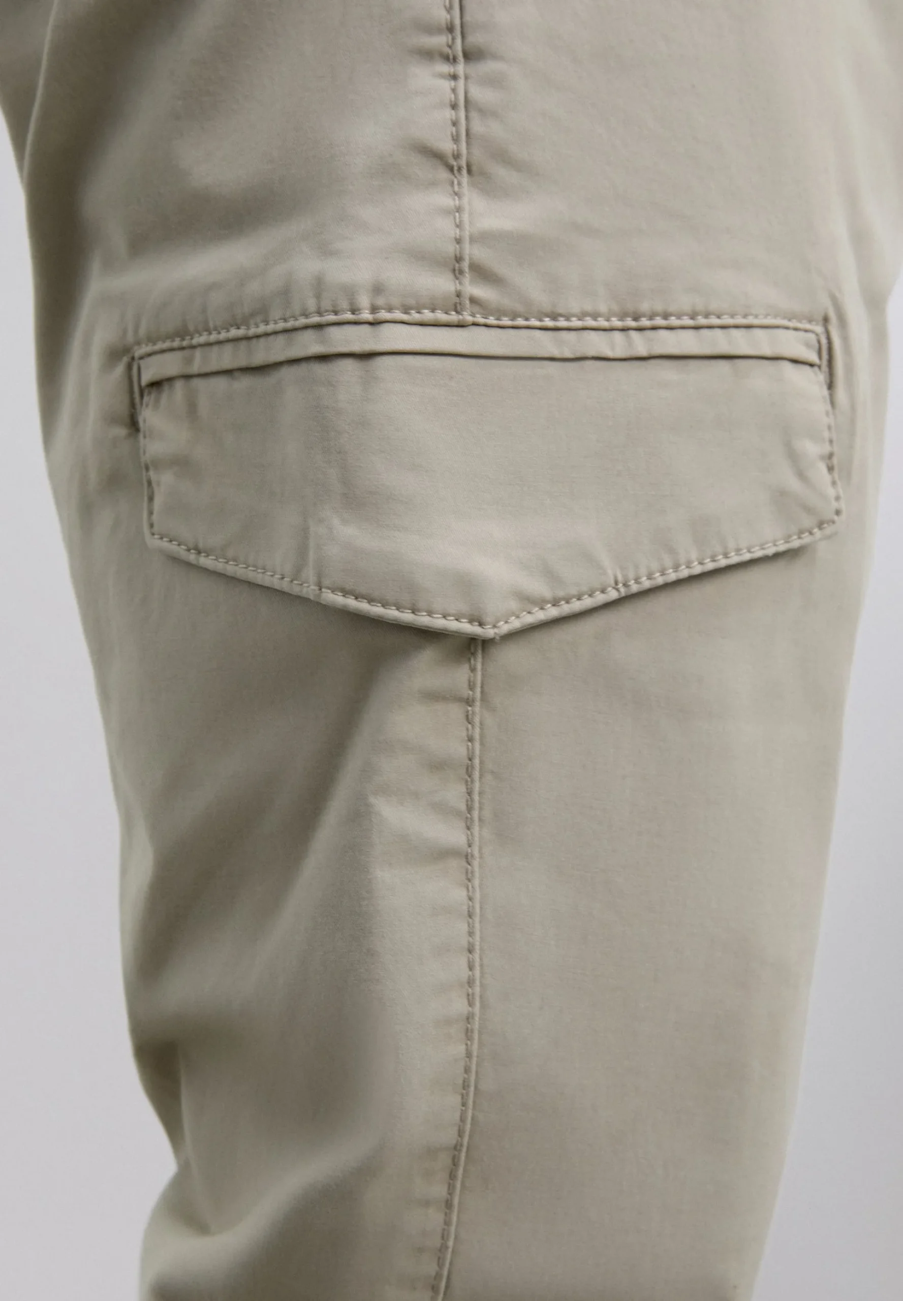 PANTALÓN CARGO SLIM FIT