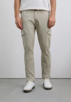 PANTALÓN CARGO SLIM FIT
