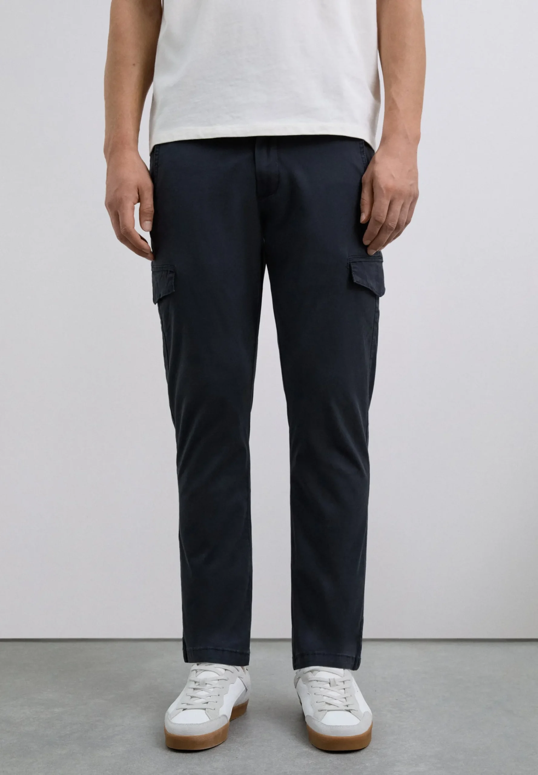 PANTALÓN CARGO SLIM FIT