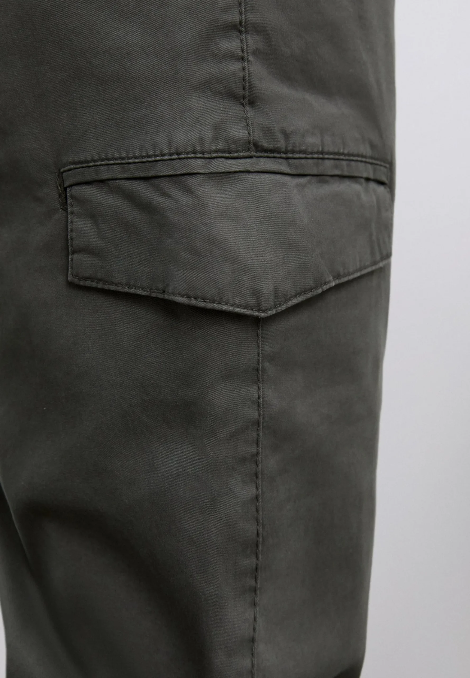 PANTALÓN CARGO SLIM FIT