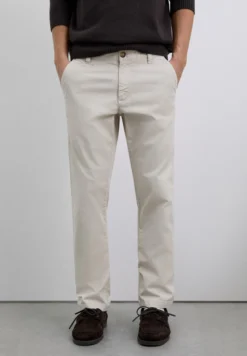 PANTALÓN CHINO CASUAL
