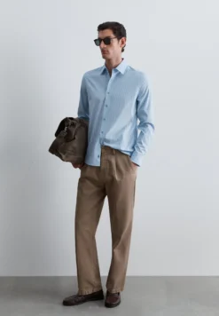 PANTALÓN CHINO LOOSE FIT