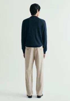 PANTALÓN CHINO PINZAS