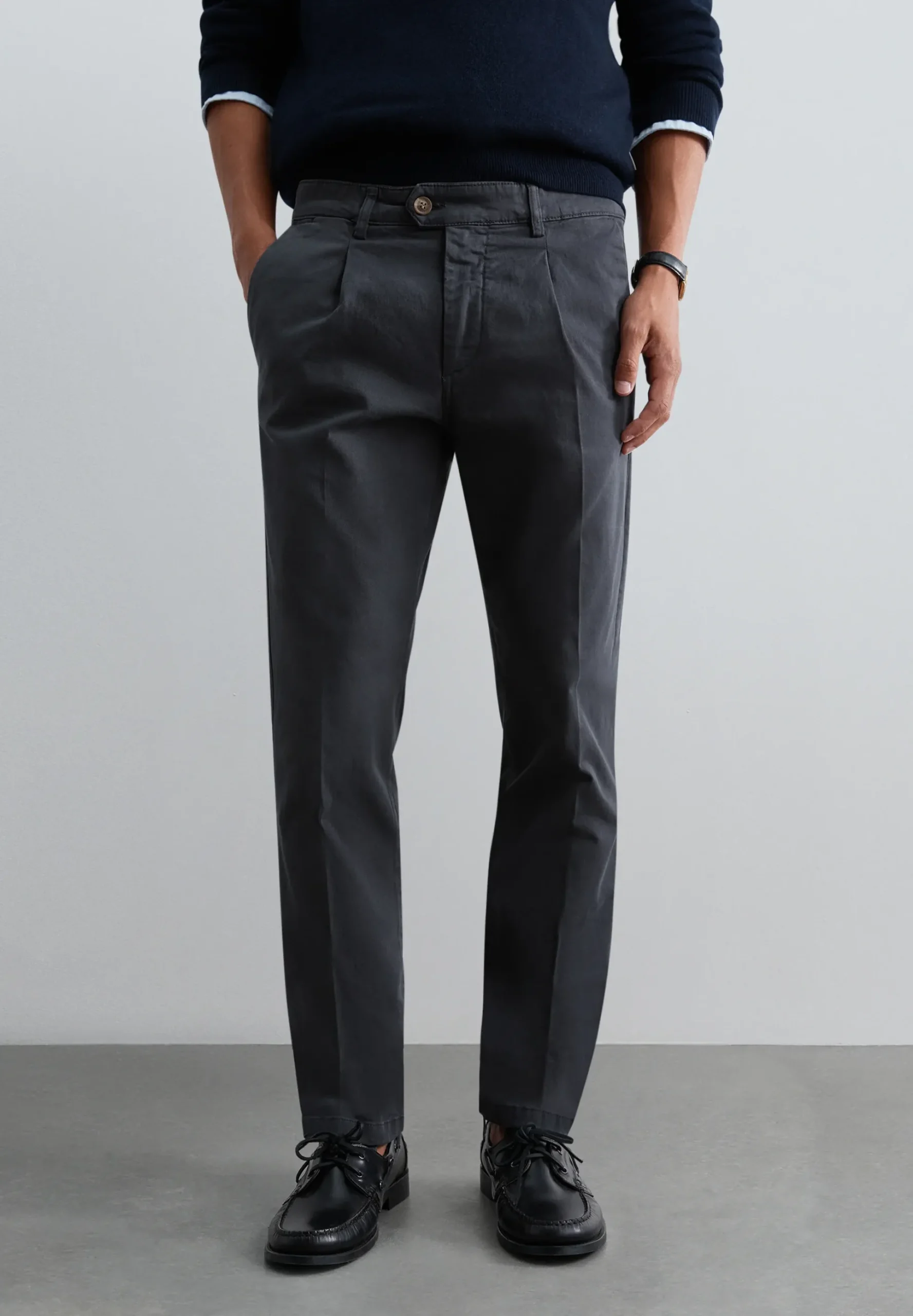 PANTALÓN CHINO PINZAS