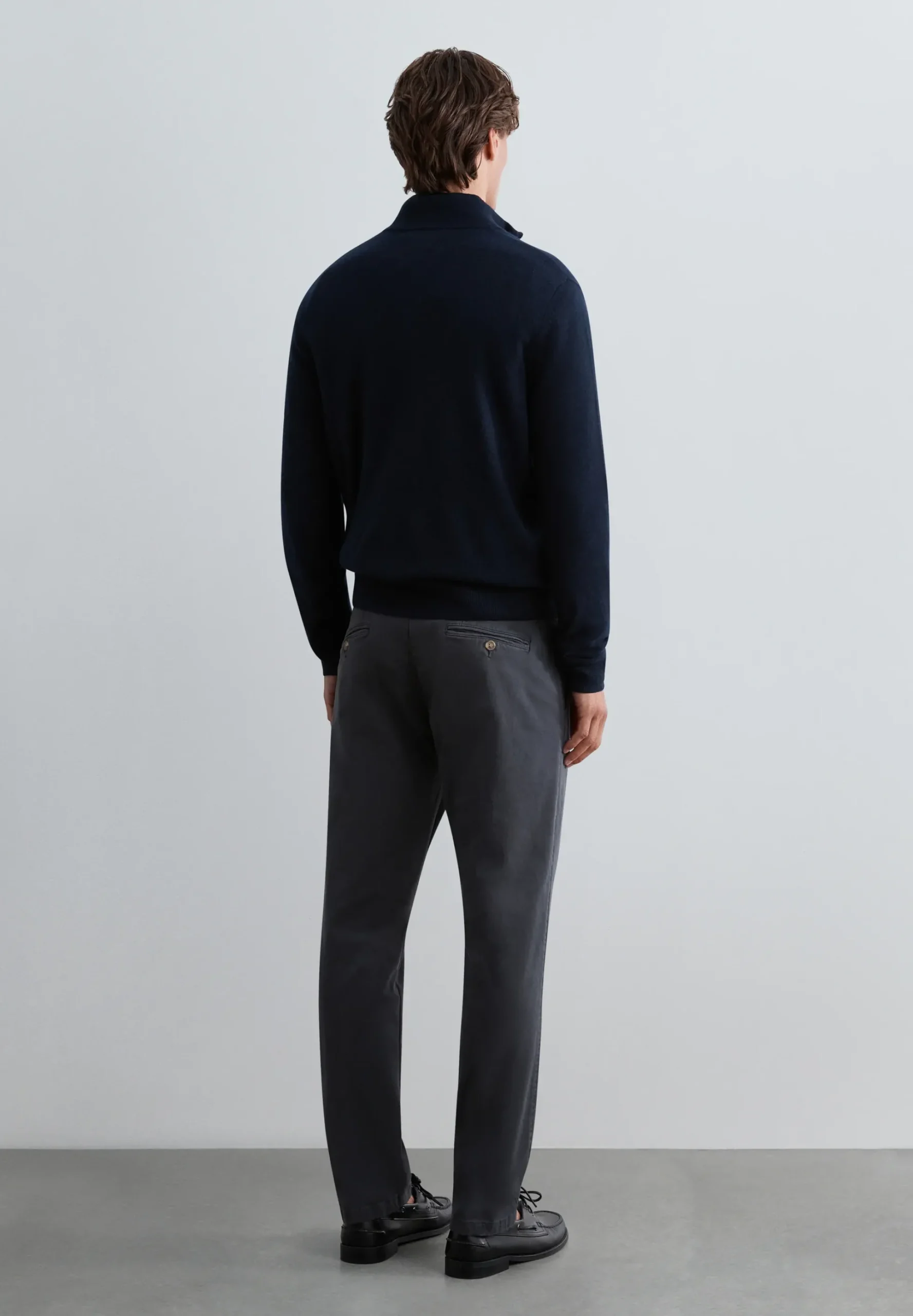 PANTALÓN CHINO PINZAS