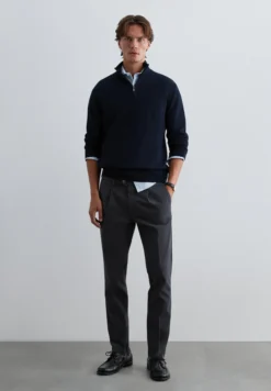 PANTALÓN CHINO PINZAS