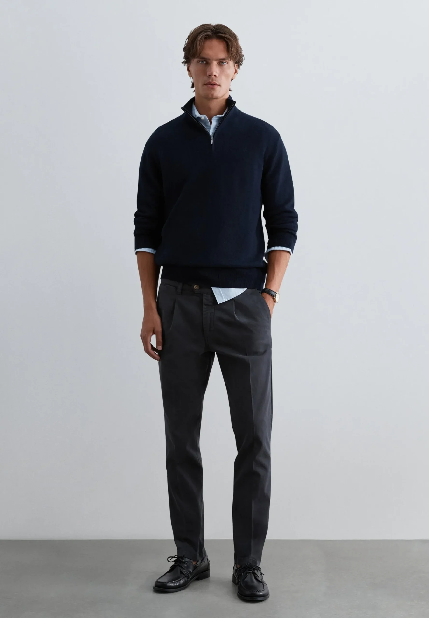 PANTALÓN CHINO PINZAS