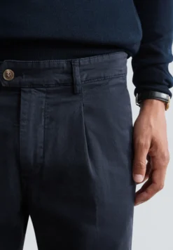 PANTALÓN CHINO PINZAS