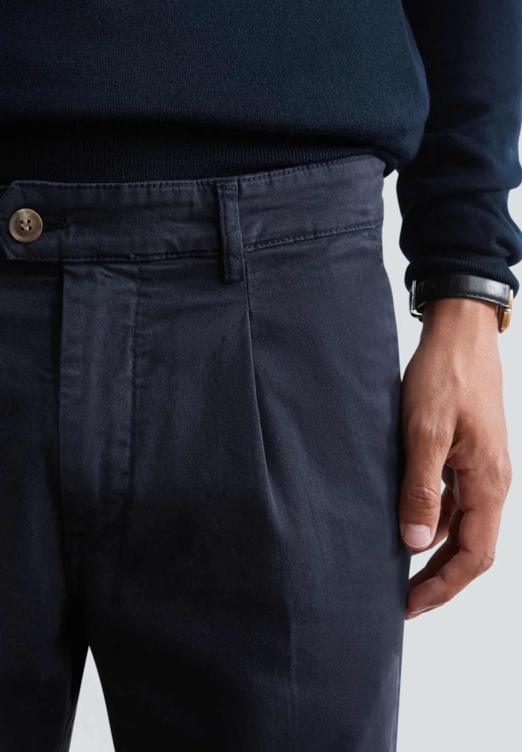 PANTALÓN CHINO PINZAS