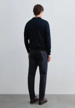 PANTALÓN CHINO PINZAS