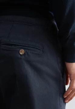 PANTALÓN CHINO PINZAS
