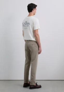 PANTALÓN CHINO PINZAS